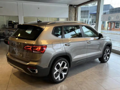 Volkswagen Taos Highline 250 Tsi At